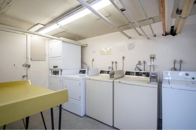 Building Photo - 1540 Memorial Ave