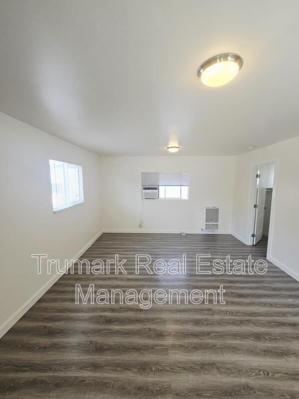 Building Photo - 1020 S Gerhart Ave