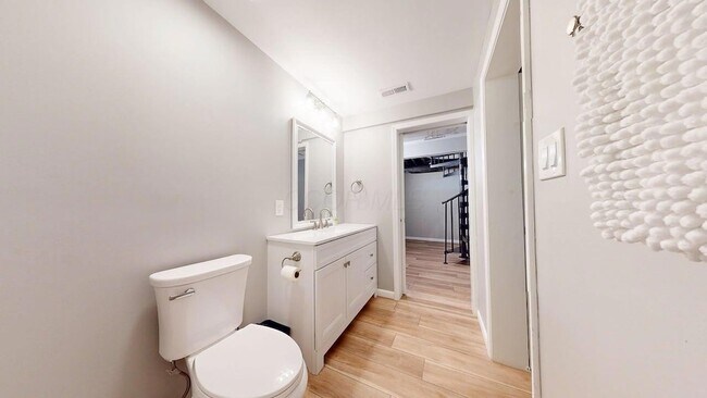 Building Photo - 32 Marion St