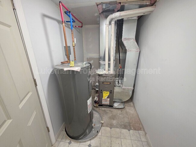 Building Photo - 1817 W Michigan Ave