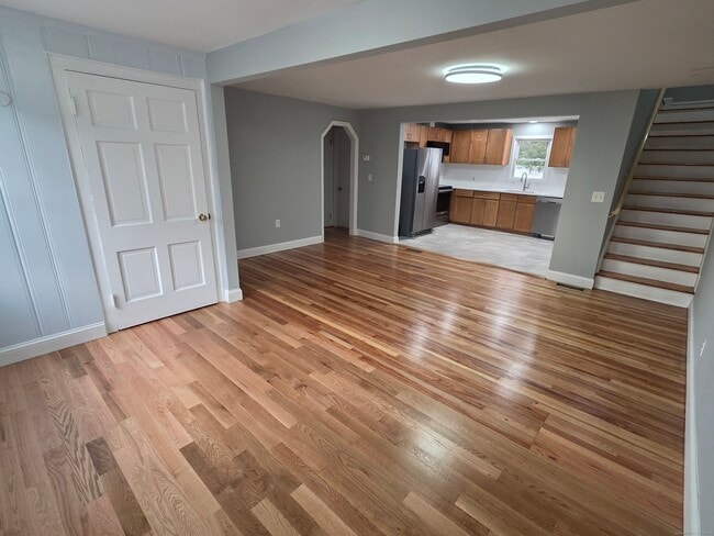 Building Photo - 62 Pond Point Ave