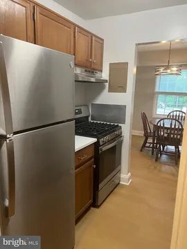 Building Photo - 3915 Lyndhurst Dr