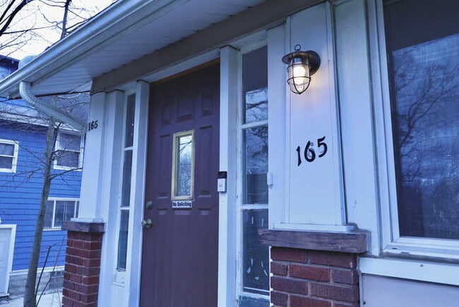 Building Photo - 165 Colony Crescent