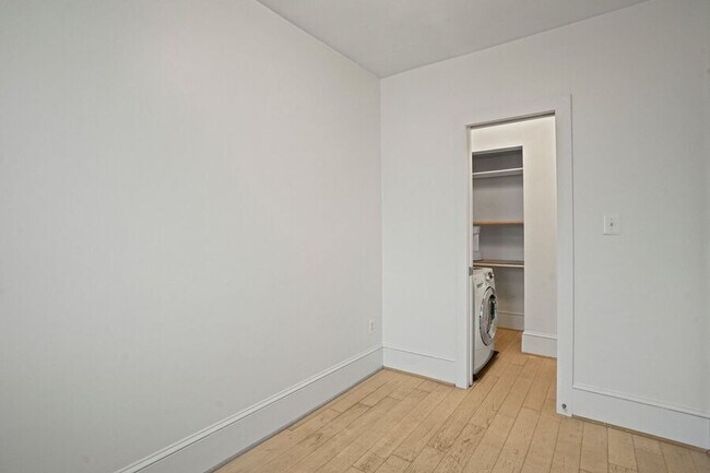 Building Photo - 1451 Park Rd NW