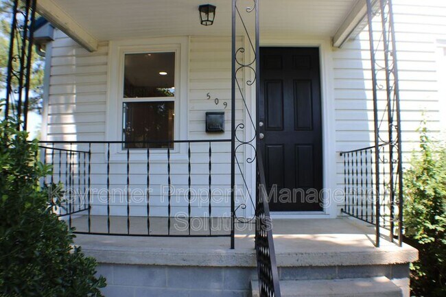 Building Photo - 509 5th St