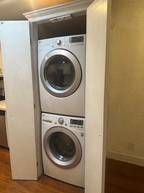 stackable washer and dryer - 6107 Saturn St
