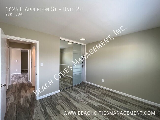 Building Photo - 1625 E Appleton St