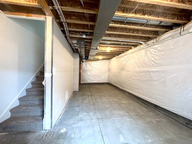 Building Photo - 1502 NE Savana Dr