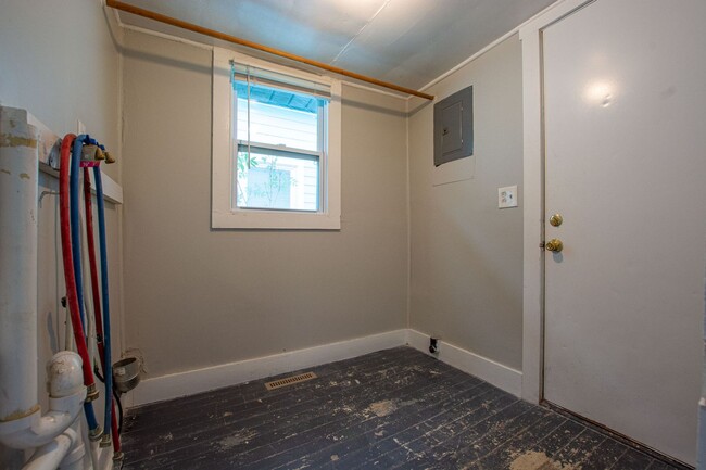 Building Photo - 1 Bedroom / 1 Bath Tiny House in Blair!