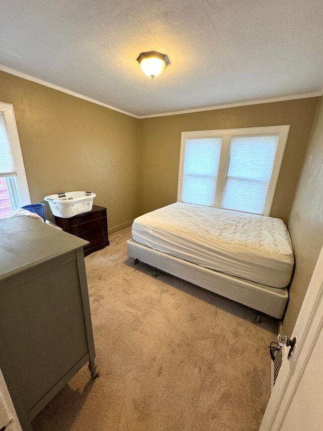 Building Photo - 511 10th Ave SE