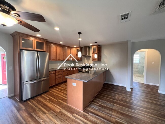 Building Photo - Updated Sacramento 2bd/1ba House Near UCD!