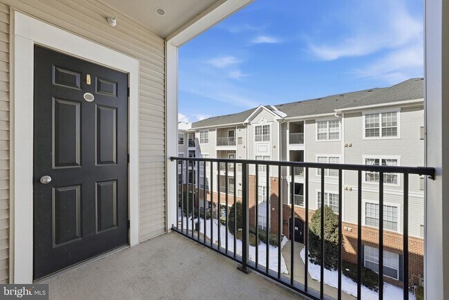 Building Photo - 4852 Eisenhower Ave