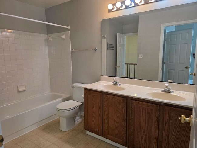 Building Photo - 705 Pine Drift Dr