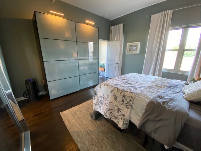 Building Photo - 2750 N Wayne Ave