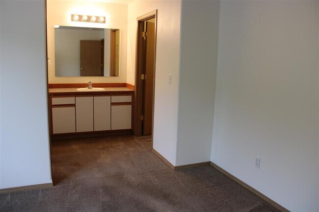 Building Photo - CM#2