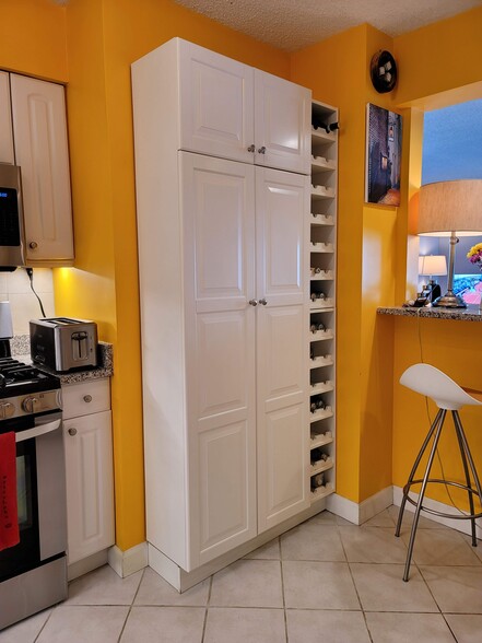 Kitchen pantry - 5225 Pooks Hill Rd