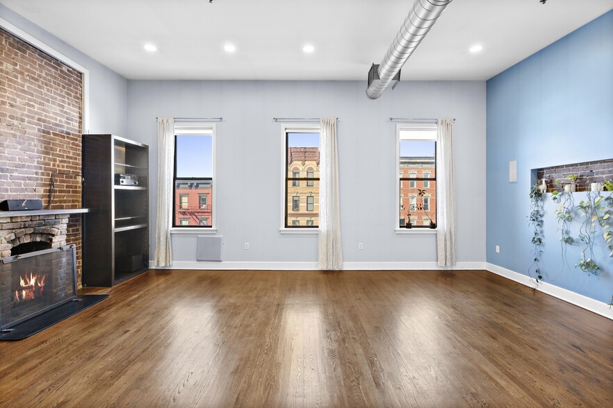 Building Photo - 321 Washington St
