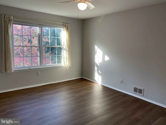 Master bedroom - 15 Azalea Ct