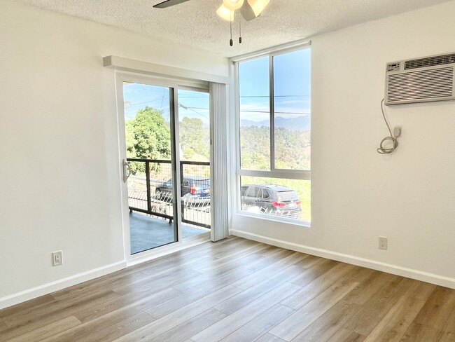 Bedroom. - 1356 Douglas St