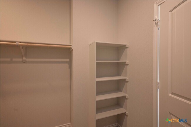 Building Photo - 3701 Moffat Ct