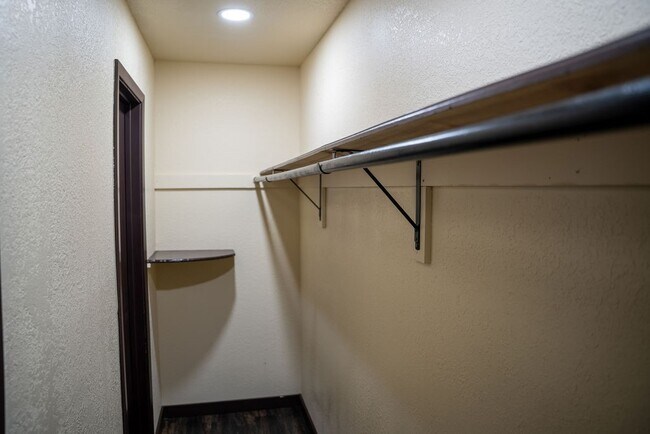 Building Photo - 6482 Alisa Ln