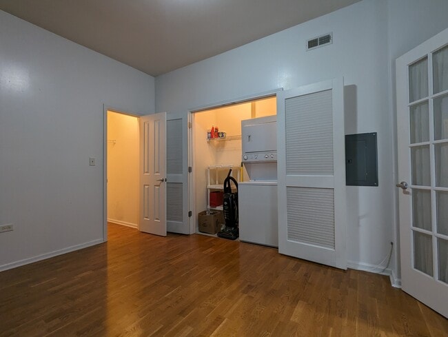 Building Photo - 828 W Grace St