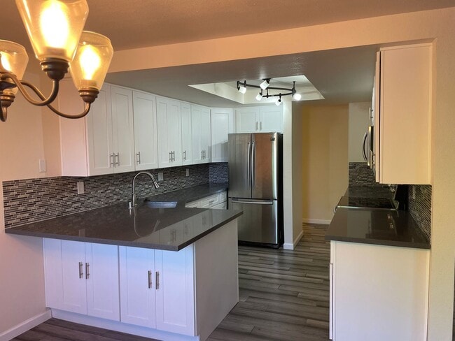 Building Photo - $500 off 1st months rent!!  Bright and Modern Northgate Condo!