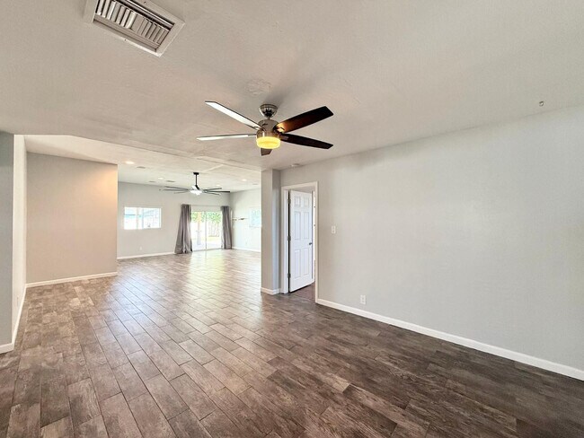 Building Photo - 3553 E Monterosa St