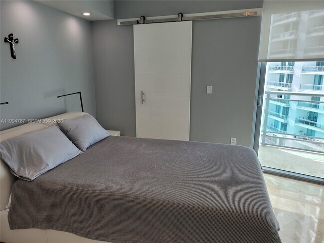 Building Photo - 350 S Miami Ave