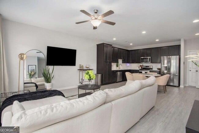 Building Photo - 1961 James Red Moore Blvd