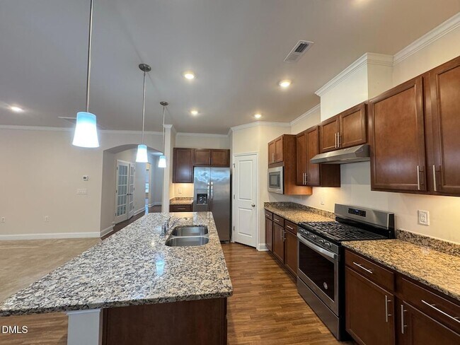 Building Photo - 2323 Bethpage Dr