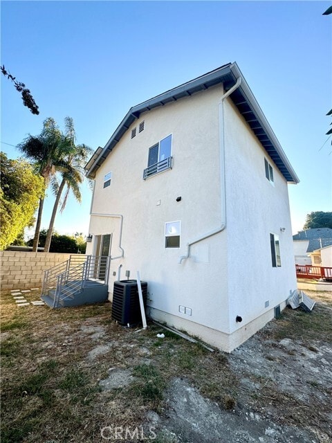 Building Photo - 9318 Encino Ave