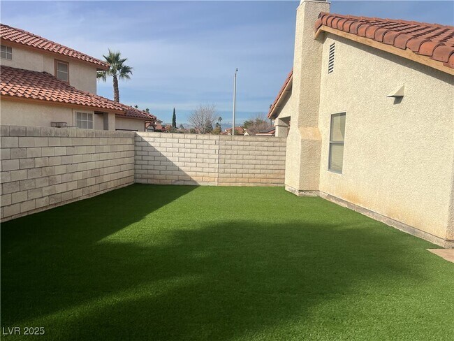 Building Photo - 368 Abbington St