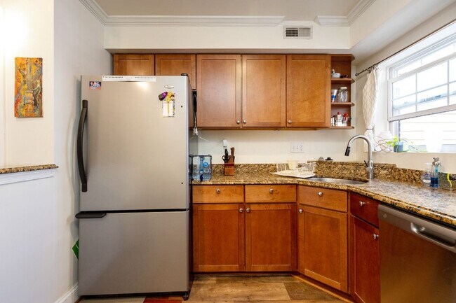 Building Photo - 911 Kennedy St NW
