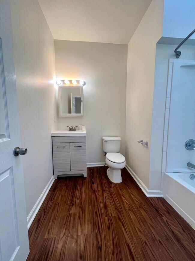 Building Photo - Stunning 3-Bedroom Townhome by LaSalle! Available NOW!