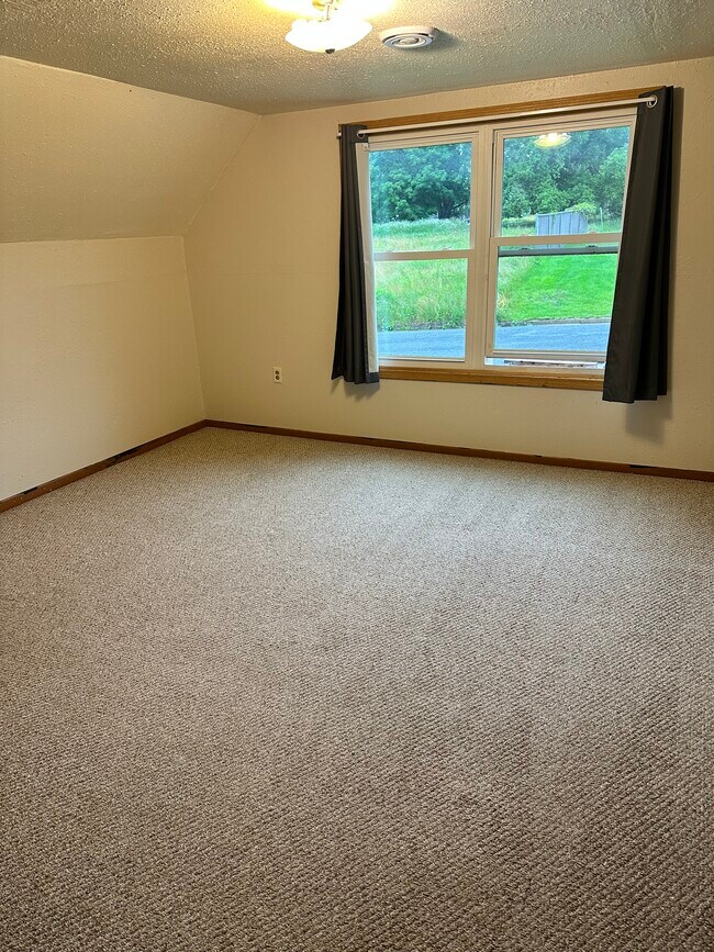 Building Photo - 121 4th St W