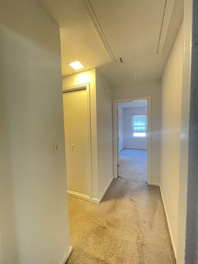 Building Photo - Williamsburg Townhome Available for Rent