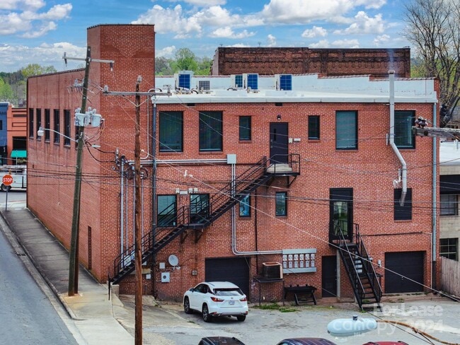 Building Photo - 138 S Main St