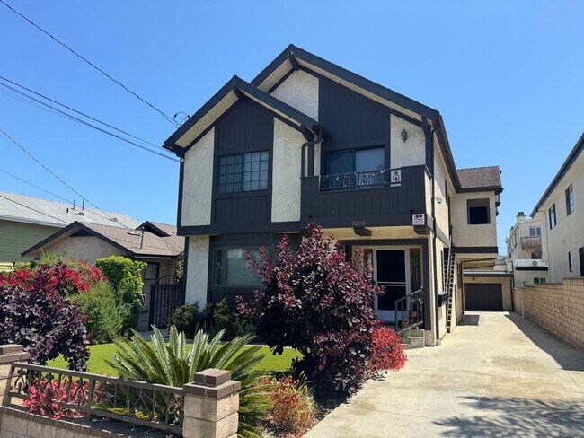 Primary Photo - 023rd St 1253