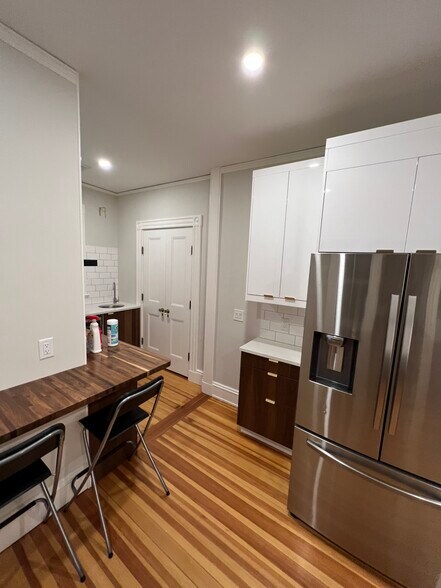 Wet bar area with EIK Counter area - 9 Waldeck St