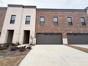 Building Photo - 2121 Layla Dr