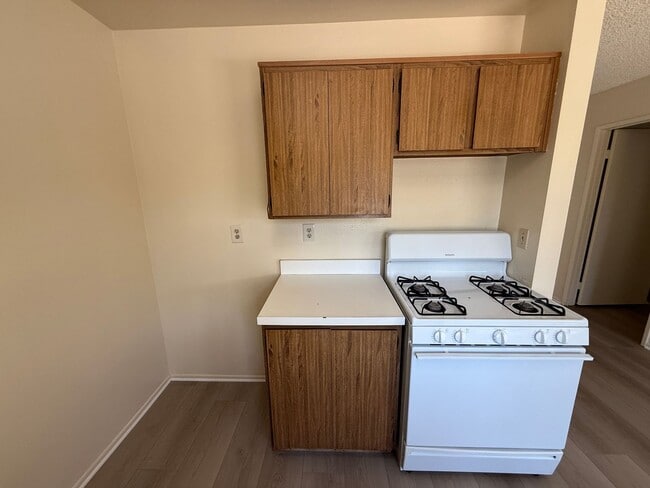 Building Photo - Beautifully Updated Camarillo Townhome