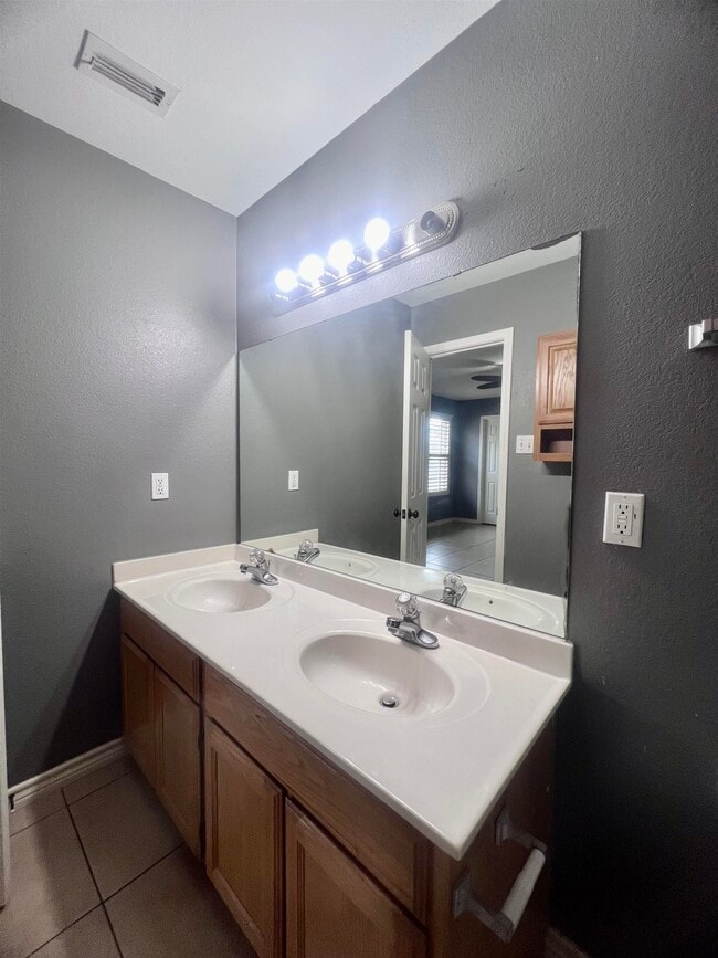Building Photo - 11110 Revilla Dr