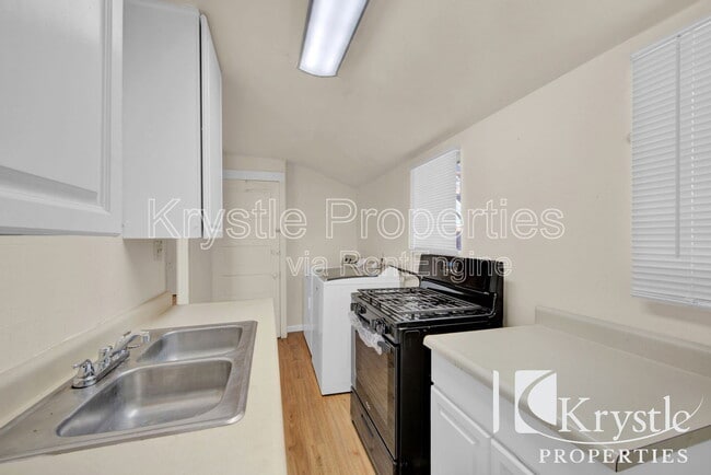 Building Photo - 1128 Marin St