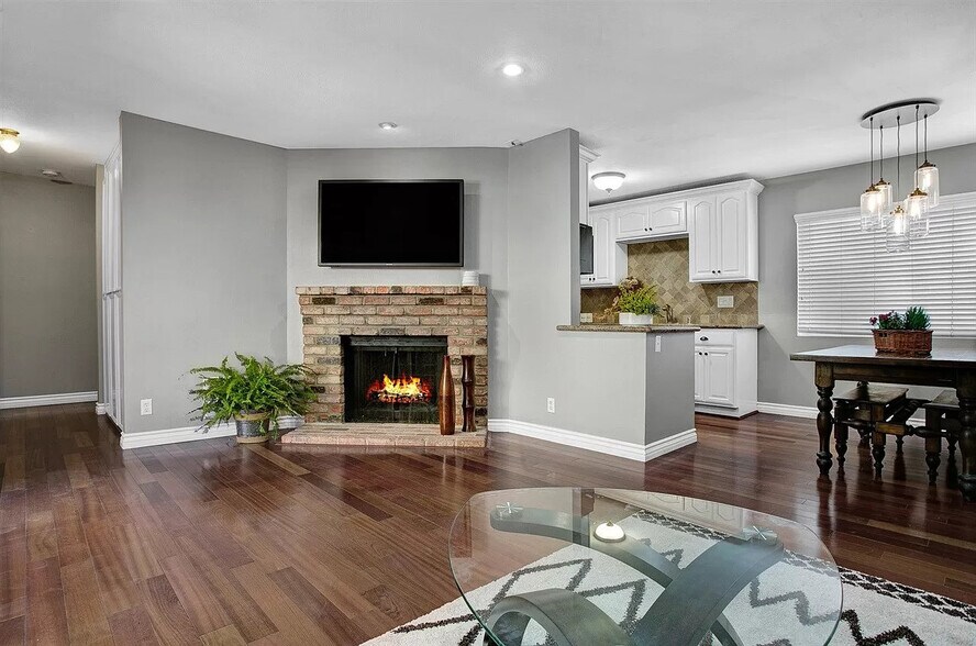 Living Room - 2319 Curlew St