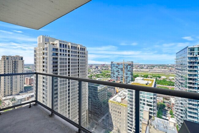 Building Photo - 100 E 14th St