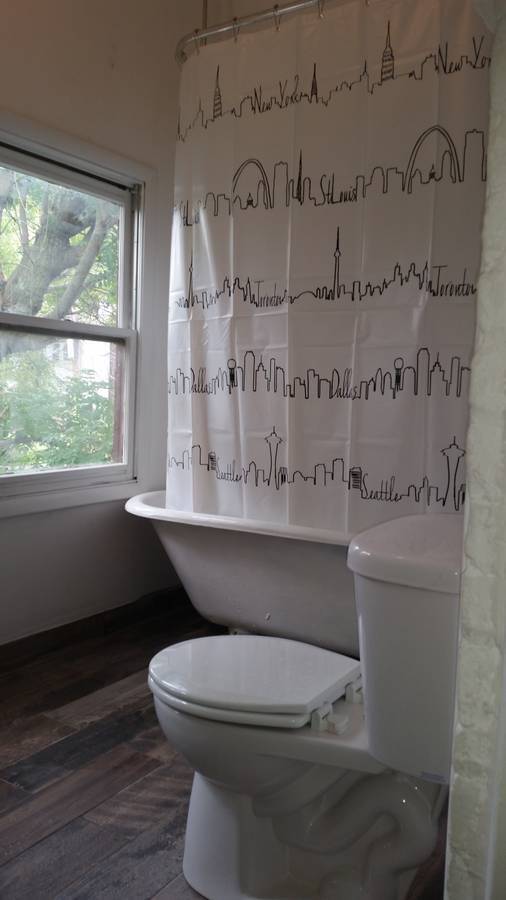 Building Photo - 311 E 31st St - 2nd Floor + Private Bathroom