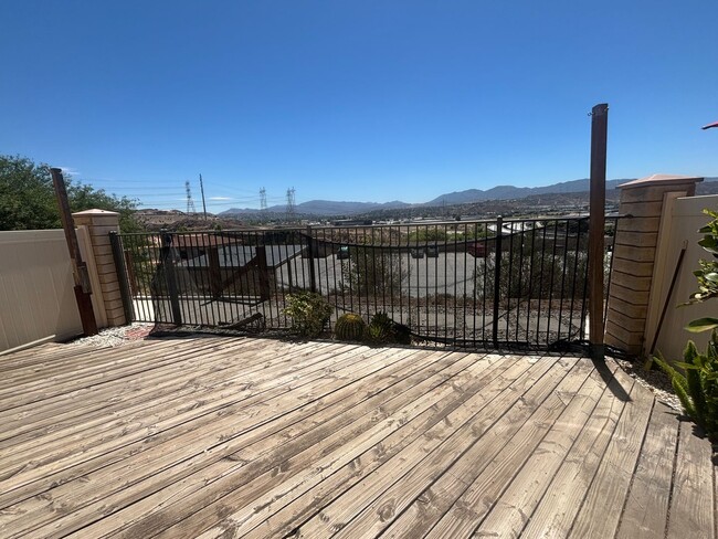 Building Photo - Stylish 3 Bedroom Home in the Gated River ...