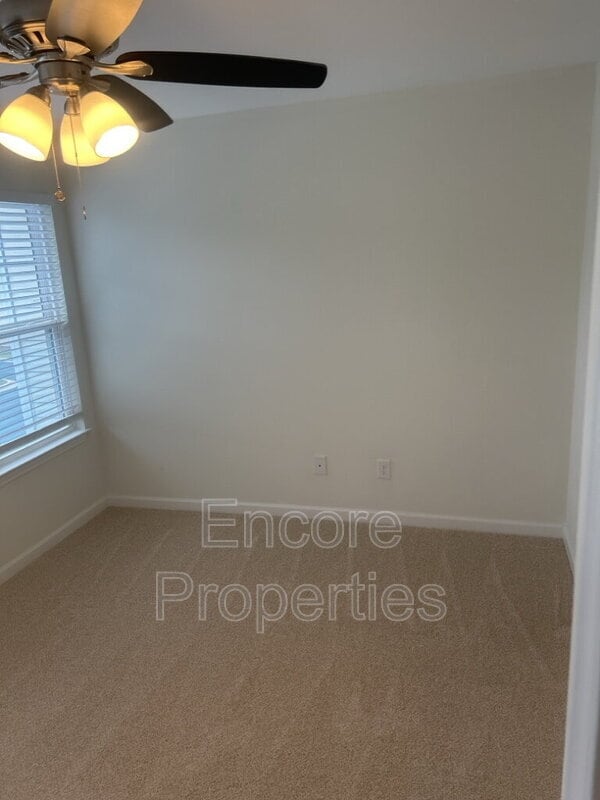 Building Photo - 121 Summerland Dr