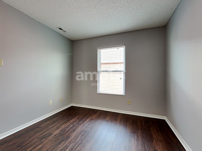 Building Photo - 12218 Maize Dr